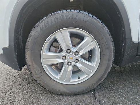 Used 2020 Chevrolet Trax LT w/ LT Convenience Package image 31