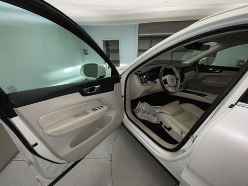 Used 2021 Volvo XC60 T5 Inscription w/ Advanced Package image 11