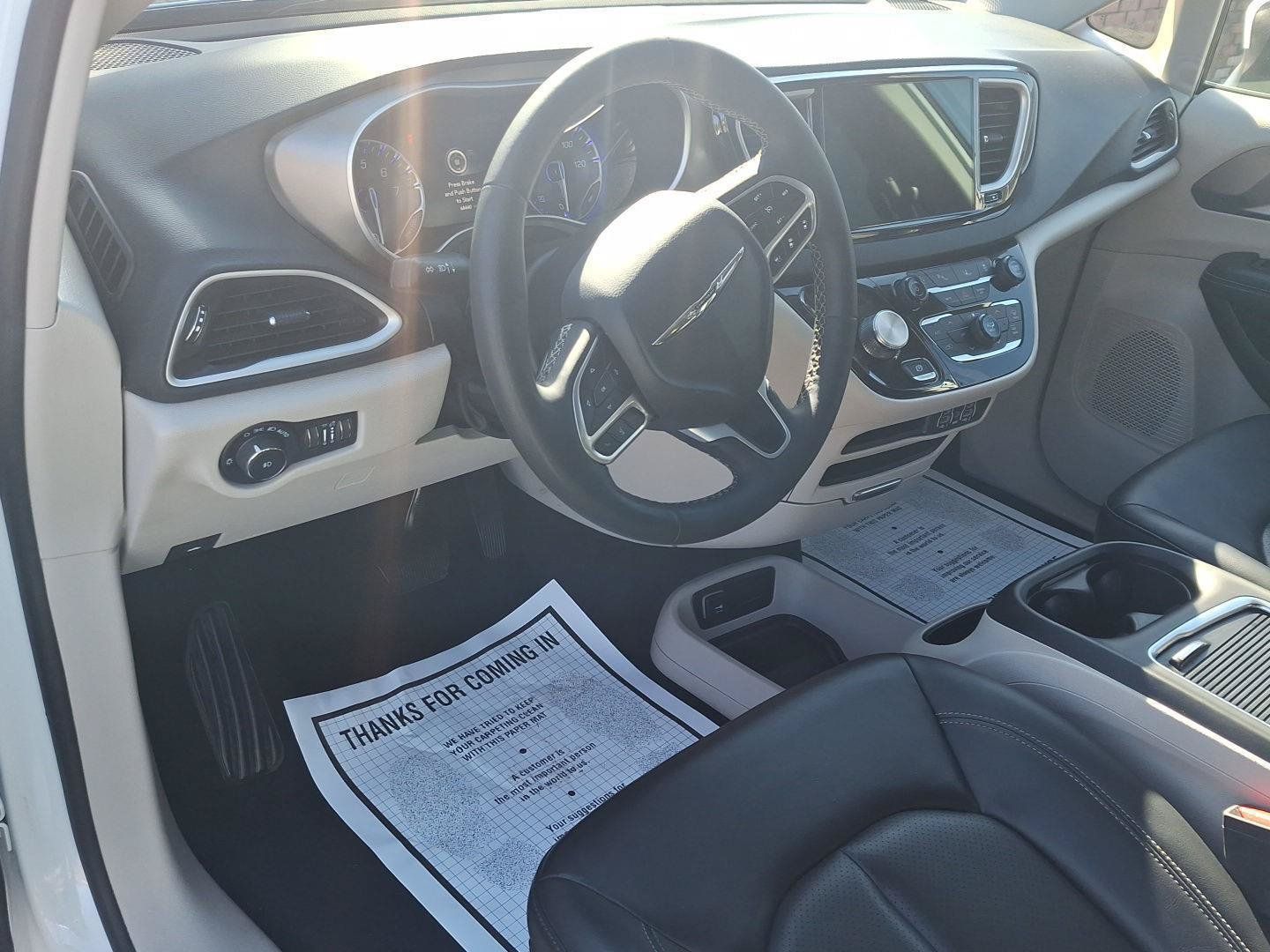 Used 2023 Chrysler Pacifica Touring-L FWD image 9