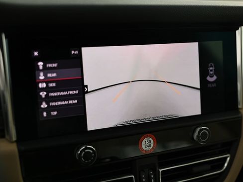 Certified 2026 Porsche Macan AWD/4WD image 40