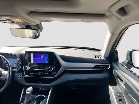Used 2023 Toyota Highlander XLE image 23