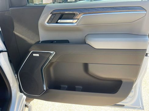 Used 2022 Chevrolet Silverado 1500 LTZ w/ Technology Package image 15