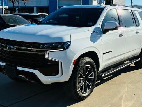 Used 2022 Chevrolet Suburban Z71 w/ Luxury Package image 5