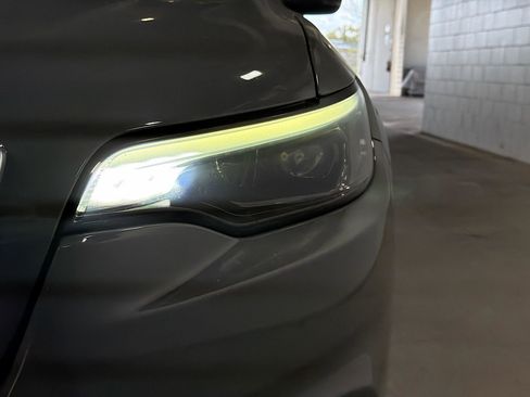 Used 2020 Jeep Cherokee Limited image 9