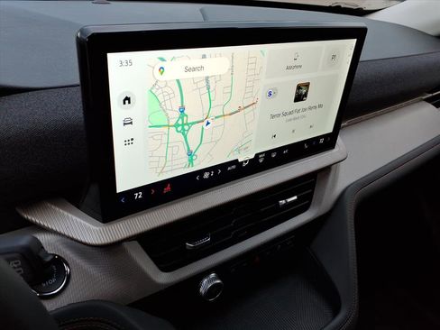 Used 2025 Ford Explorer Active image 13