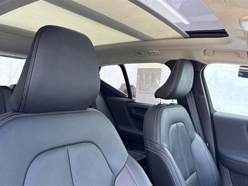 Certified 2025 Volvo XC40 B5 Plus AWD/4WD image 18