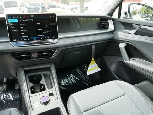 New 2026 Volkswagen Tiguan SE AWD/4WD image 10
