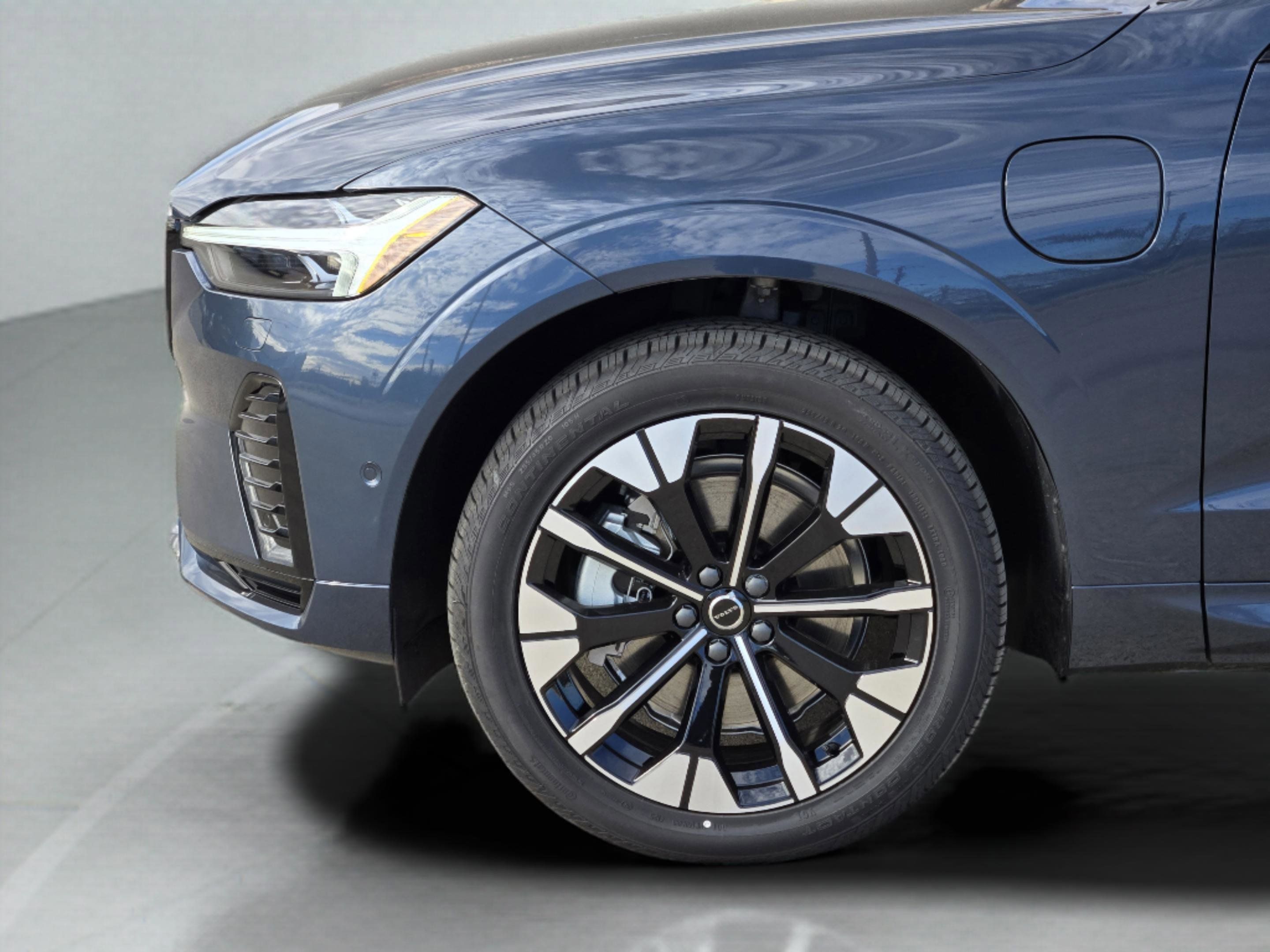 Used 2026 Volvo XC60 T8 Plus w/ Protection Package Premier AWD/4WD image 33
