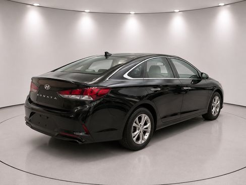 Used 2019 Hyundai Sonata Limited w/ Ultimate Package 04 FWD image 2
