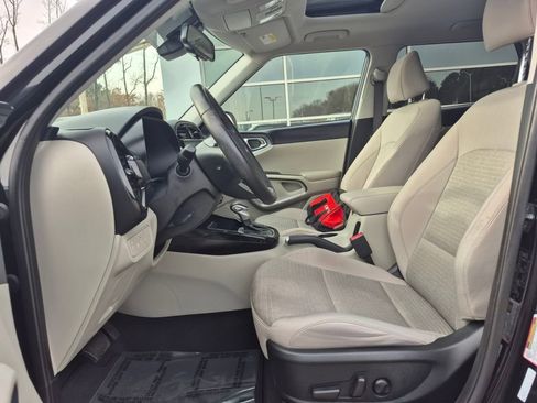 Used 2025 Kia Soul EX image 2