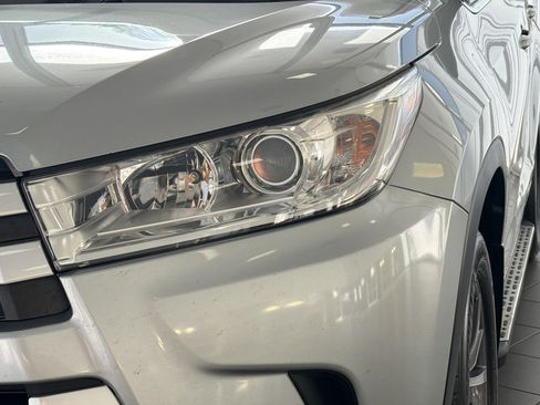 Used 2017 Toyota Highlander XLE image 11