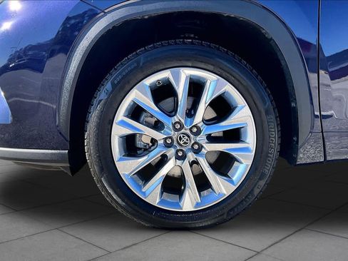 Used 2023 Toyota Highlander Limited image 11