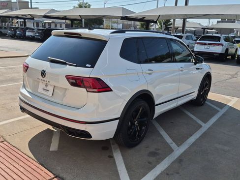 Certified 2023 Volkswagen Tiguan SE R-Line FWD image 5