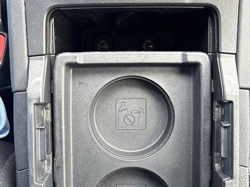 Used 2022 Toyota Venza LE image 28