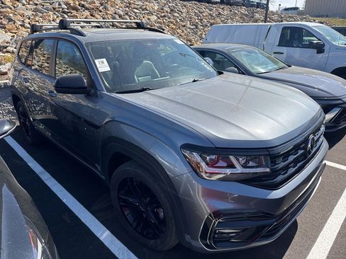 Used 2023 Volkswagen Atlas SEL R-Line image 2