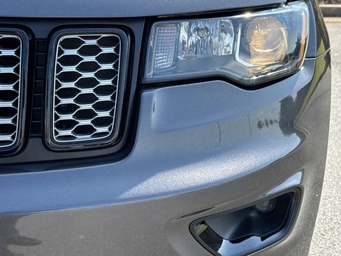 Used 2018 Jeep Grand Cherokee Altitude AWD/4WD image 6