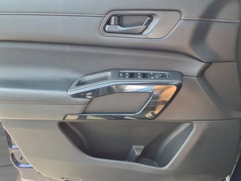 Used 2023 Nissan Pathfinder SV w/ SV Premium Package AWD/4WD image 16