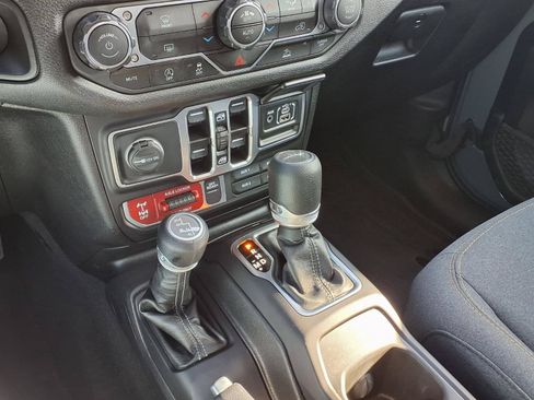 Used 2025 Jeep Gladiator Sport AWD/4WD image 25