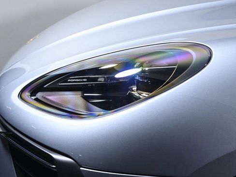 Certified 2026 Porsche Macan AWD/4WD image 24