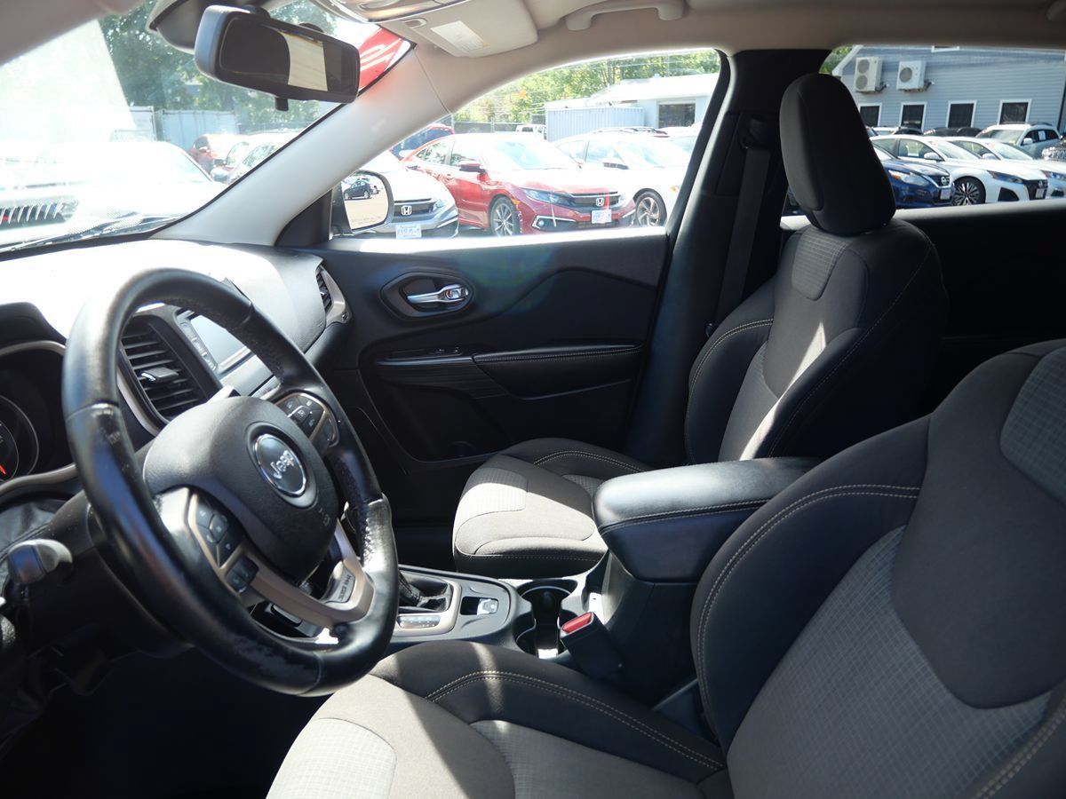 Used 2016 Jeep Cherokee Latitude FWD image 10