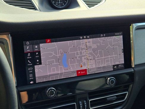 Used 2025 Porsche Macan image 23