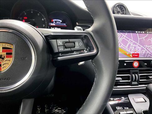 Used 2025 Porsche Macan image 23