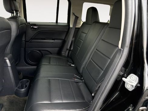 Used 2017 Jeep Patriot High Altitude AWD/4WD image 13