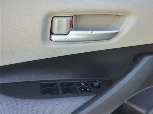 Used 2020 Toyota Corolla LE image 8