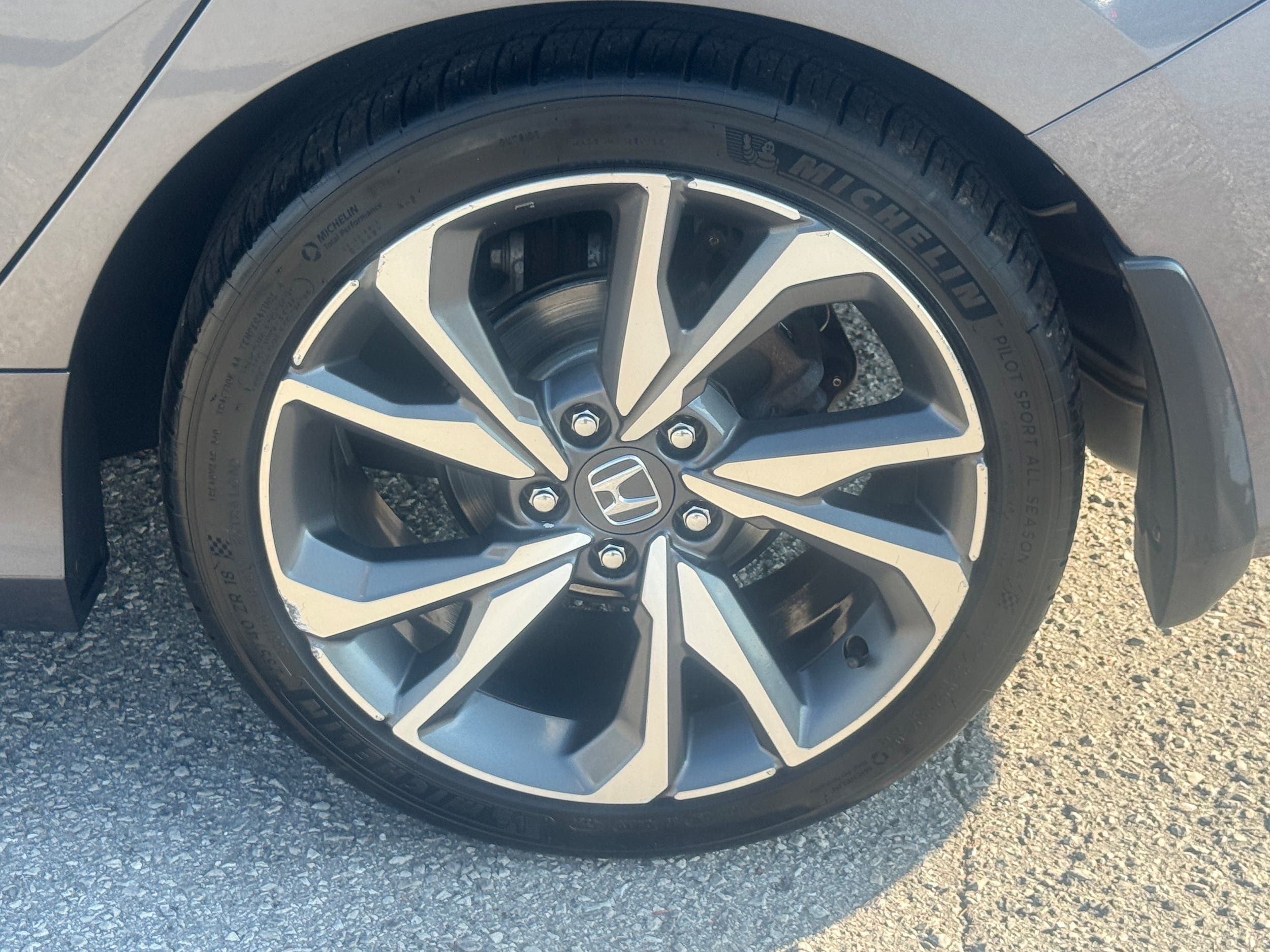 Used 2019 Honda Civic Touring image 5