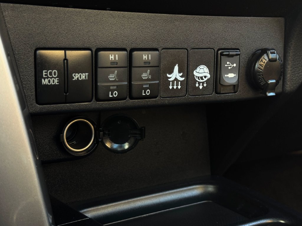 Used 2016 Toyota RAV4 Limited AWD/4WD image 21