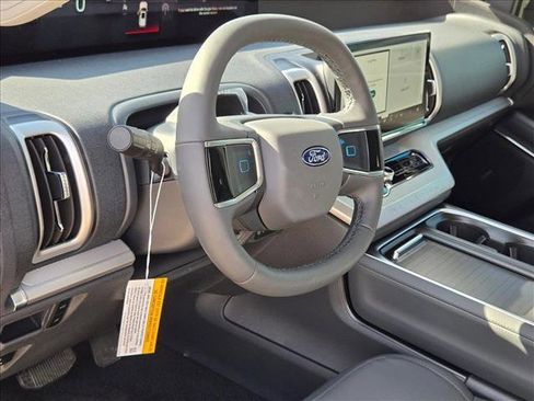 New 2026 Ford Expedition Active image 3