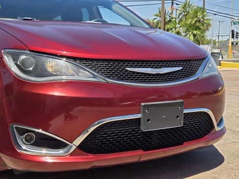 Used 2018 Chrysler Pacifica Touring Plus FWD image 5