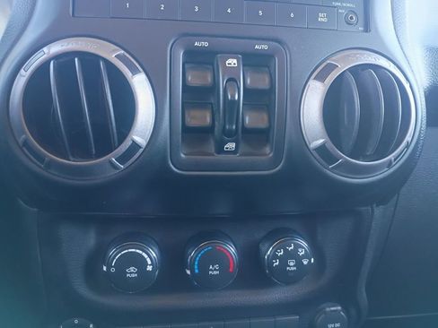 Used 2015 Jeep Wrangler Unlimited Sport w/ Quick Order Package 24S image 9