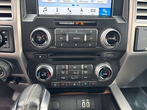 Used 2016 Ford F150 Platinum w/ Equipment Group 701A Luxury AWD/4WD image 15