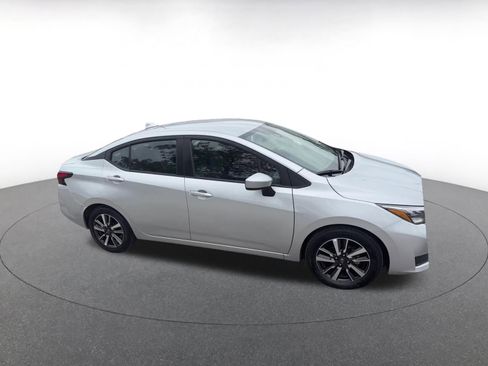 Used 2025 Nissan Versa SV FWD image 2