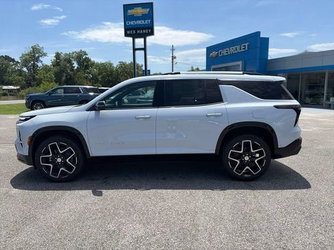 New 2026 Chevrolet Traverse High Country w/ LPO, Floor Liner Package FWD image 3
