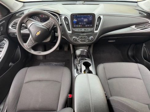 Used 2025 Chevrolet Malibu LT image 12