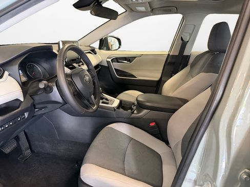 Used 2021 Toyota RAV4 XLE w/ Convenience Package AWD/4WD image 9