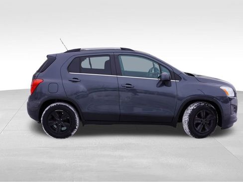 Used 2016 Chevrolet Trax LT w/ LT Convenience Package image 3