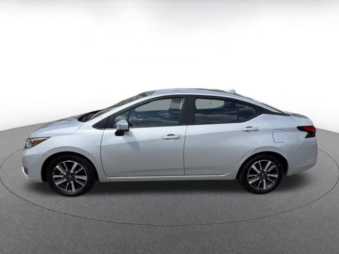 Used 2025 Nissan Versa SV image 9