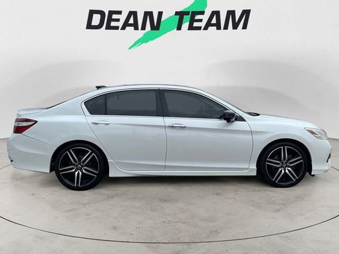 Used 2016 Honda Accord Touring image 9