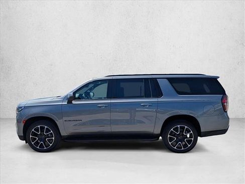 Used 2021 Chevrolet Suburban RST RWD image 9