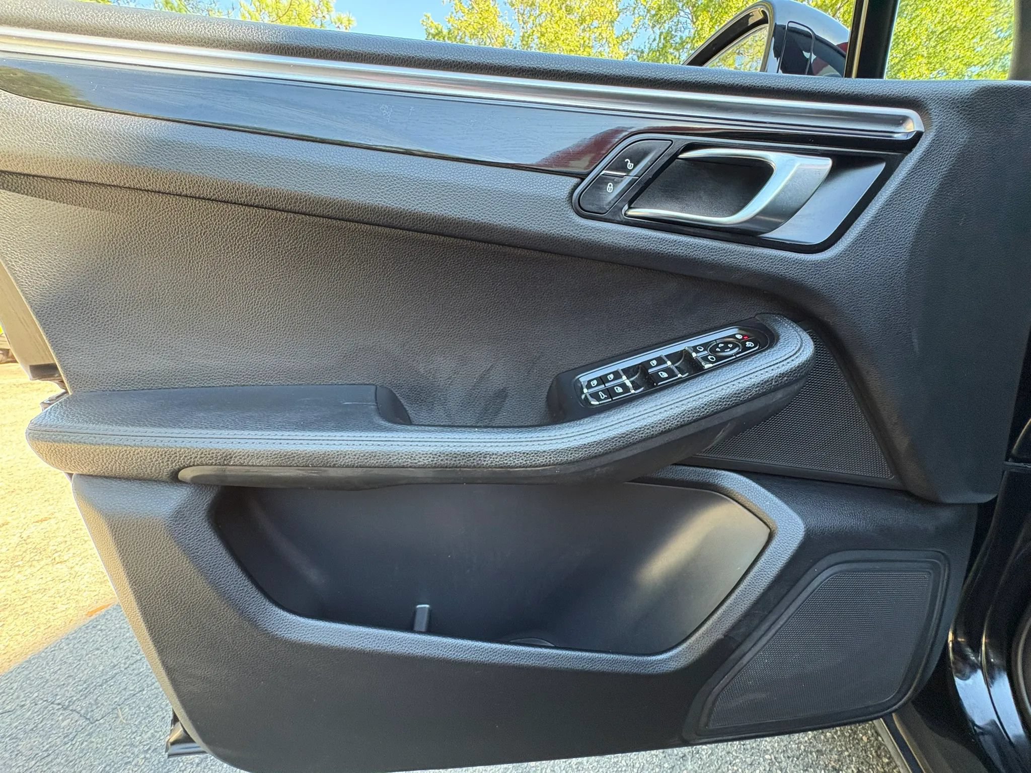 Used 2018 Porsche Macan AWD/4WD image 30