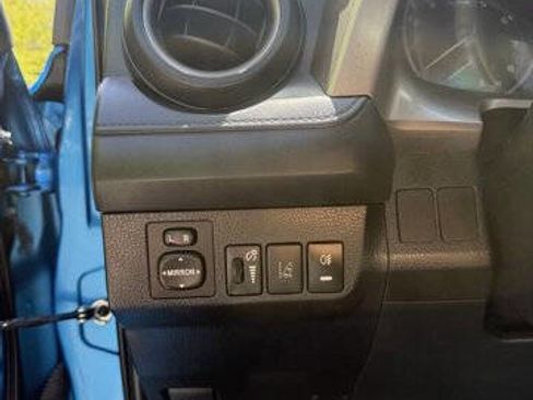 Used 2018 Toyota RAV4 LE w/ All Weather Liner Package FWD image 15
