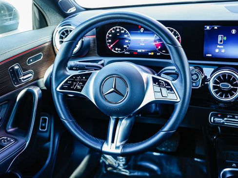 Used 2025 Mercedes-Benz CLA 250 image 13