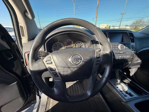 Used 2014 Nissan Armada SL image 16