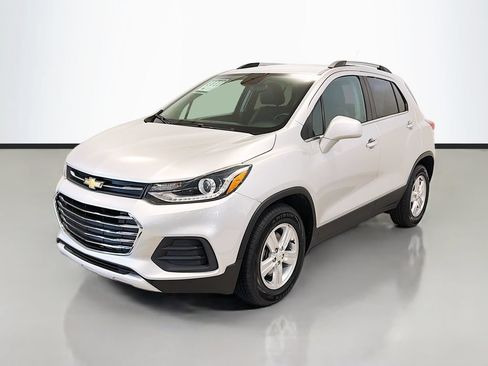 Used 2019 Chevrolet Trax LT w/ LT Convenience Package FWD image 5