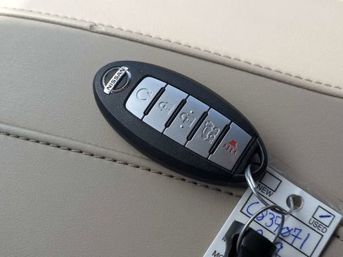 Used 2019 Nissan Rogue SL w/ Premium Package image 35