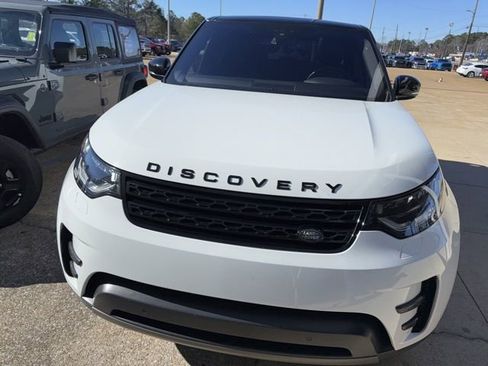 Used 2019 Land Rover Discovery SE image 2