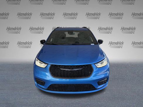 New 2026 Chrysler Pacifica Select w/ S Appearance Package image 3